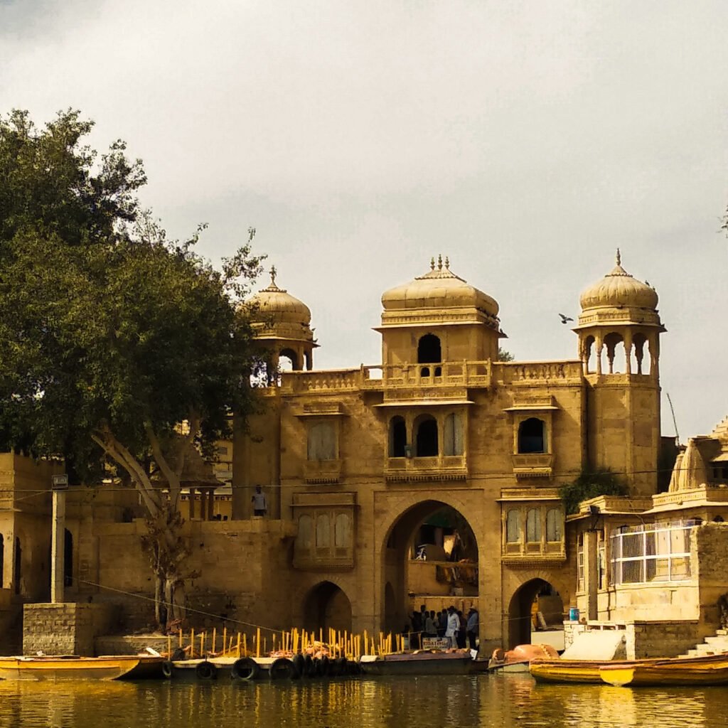 Main_entrance_of_Gadisar Lake