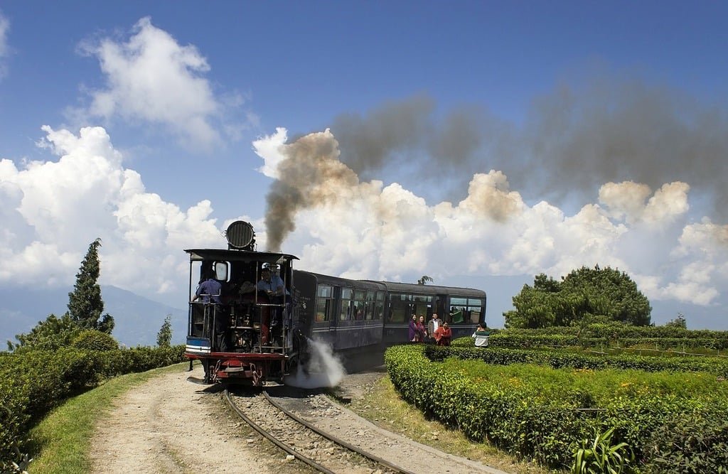 darjeeling himalayan railway transportation traffic
